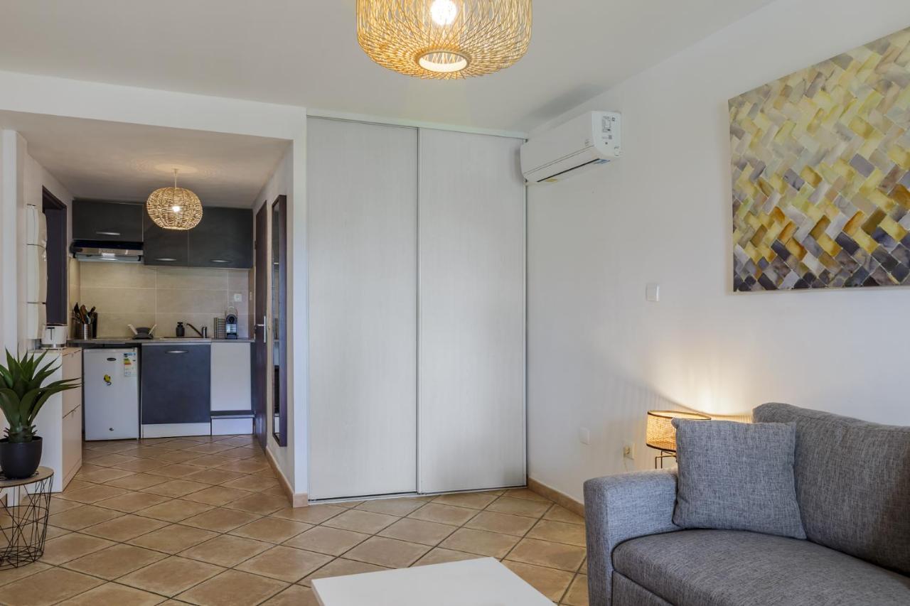 Le Saint-Gilles - Studio A St-Gilles-Les-Bains - Situe Dans Residence Privee Avec Piscine Luaran gambar