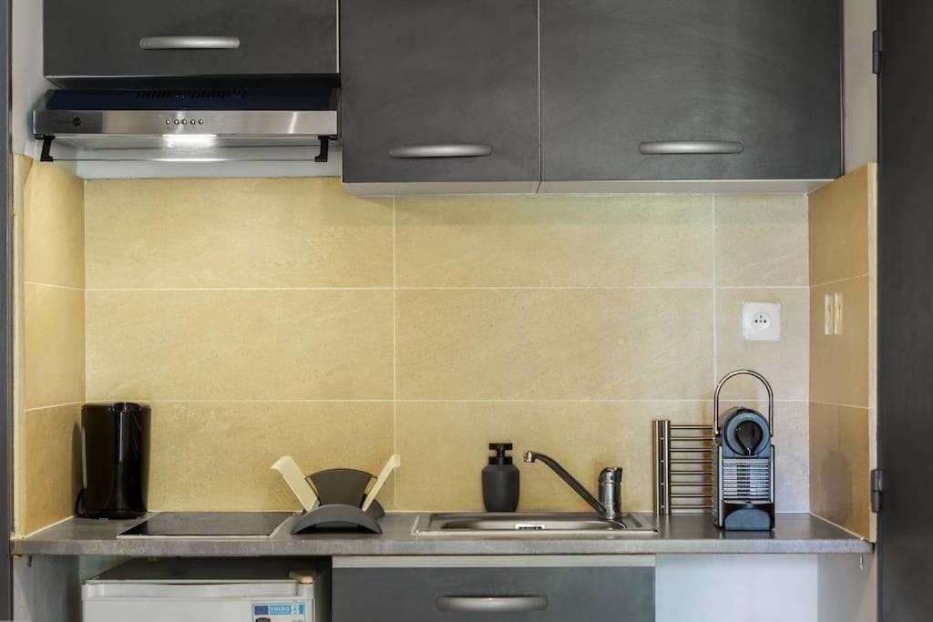 Le Saint-Gilles - Studio A St-Gilles-Les-Bains - Situe Dans Residence Privee Avec Piscine Luaran gambar